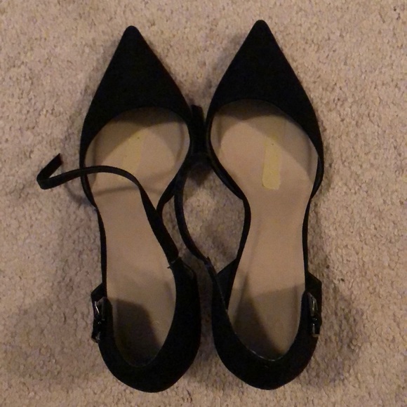 speaker pointed heels